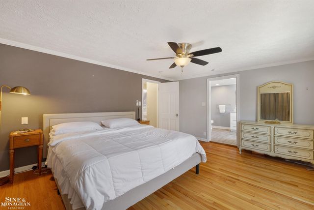 407 Lothrop Road, Grosse Pointe Farms, MI 48236