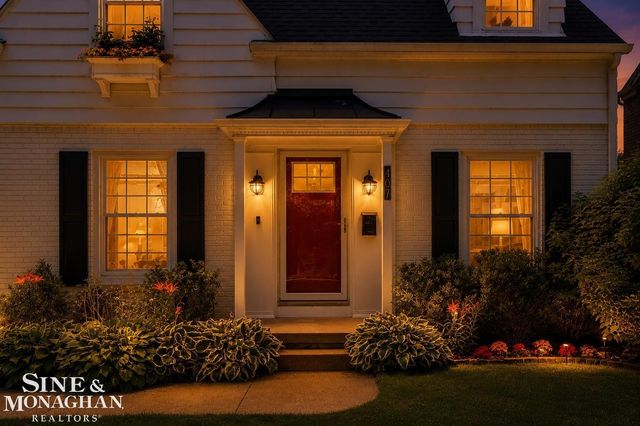407 Lothrop Road, Grosse Pointe Farms, MI 48236