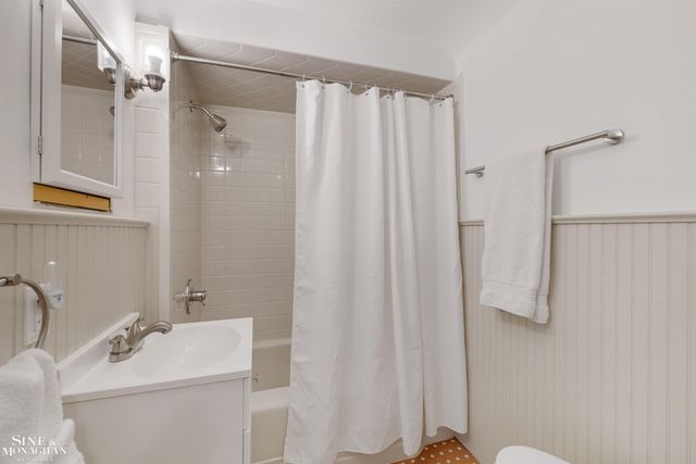 407 Lothrop Road, Grosse Pointe Farms, MI 48236