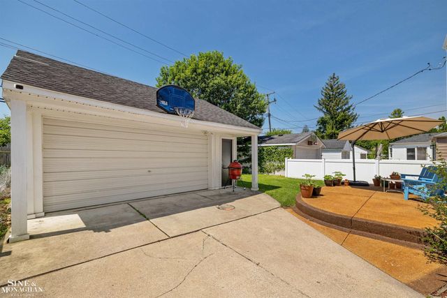 407 Lothrop Road, Grosse Pointe Farms, MI 48236