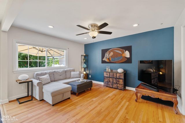 407 Lothrop Road, Grosse Pointe Farms, MI 48236