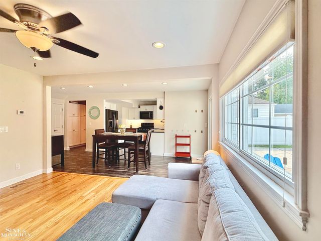 407 Lothrop Road, Grosse Pointe Farms, MI 48236
