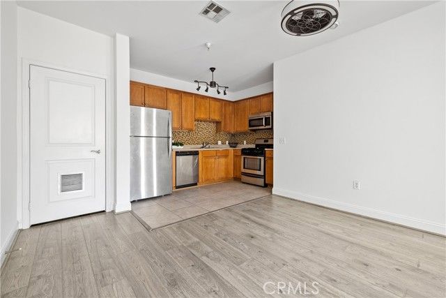 6938 Laurel Canyon Blvd 304, North Hollywood (los Angeles), CA 91605