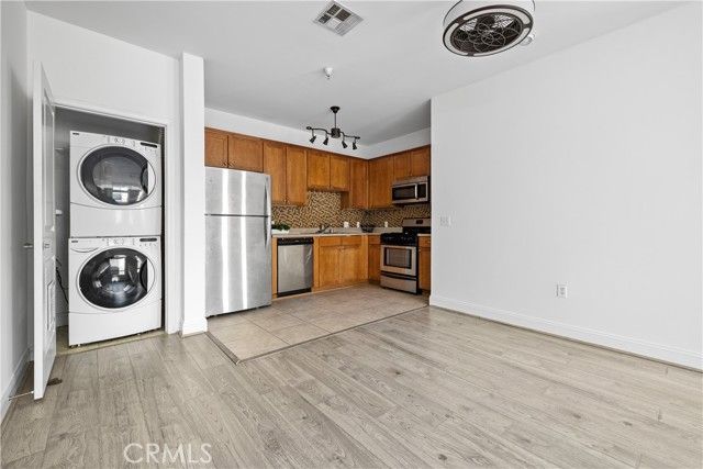 6938 Laurel Canyon Blvd 304, North Hollywood (los Angeles), CA 91605