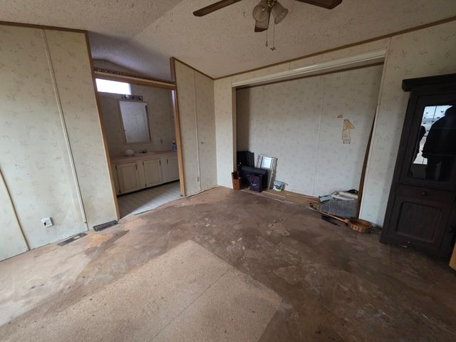 18339 Emmett Kelly Road, Houston, MO 65483