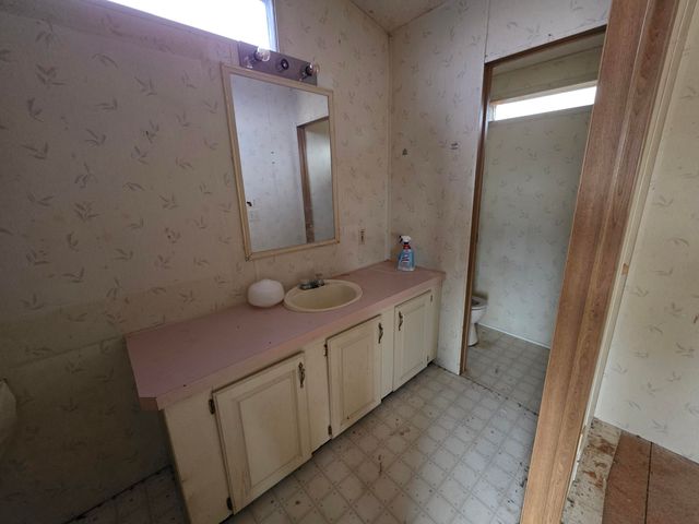 18339 Emmett Kelly Road, Houston, MO 65483