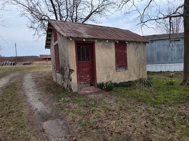 18339 Emmett Kelly Road, Houston, MO 65483