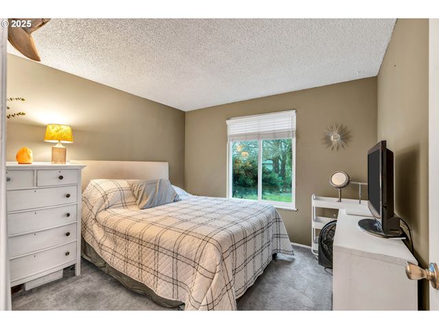 2390 Ne SPRUCE Ave, Gresham, OR 97030