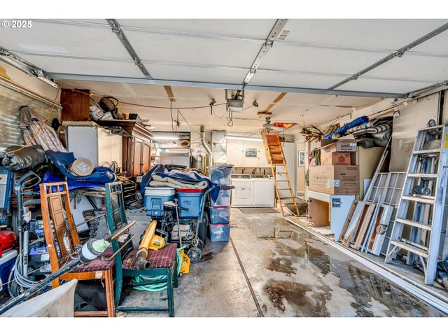 2390 Ne SPRUCE Ave, Gresham, OR 97030