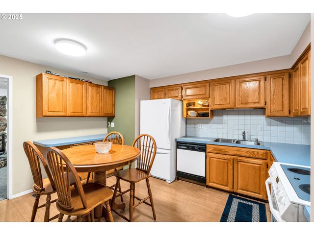 2390 Ne SPRUCE Ave, Gresham, OR 97030