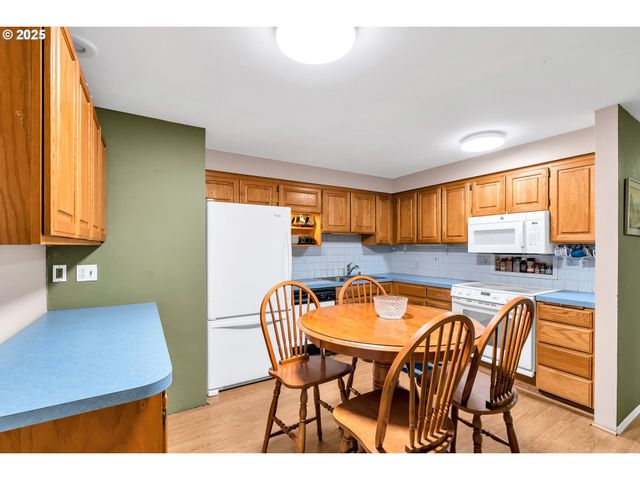 2390 Ne SPRUCE Ave, Gresham, OR 97030