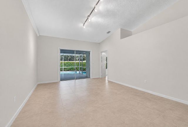 8482 Logia Circle, Boynton Beach, FL 33472