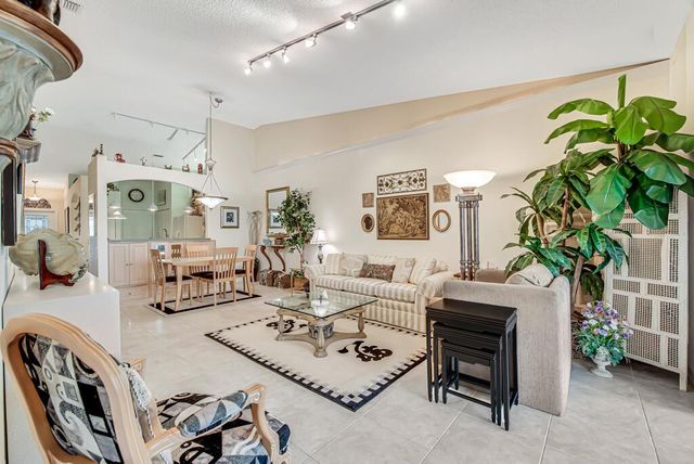 8482 Logia Circle, Boynton Beach, FL 33472