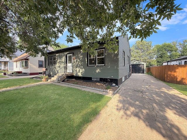 212 18th St. NW, Minot, ND 58703