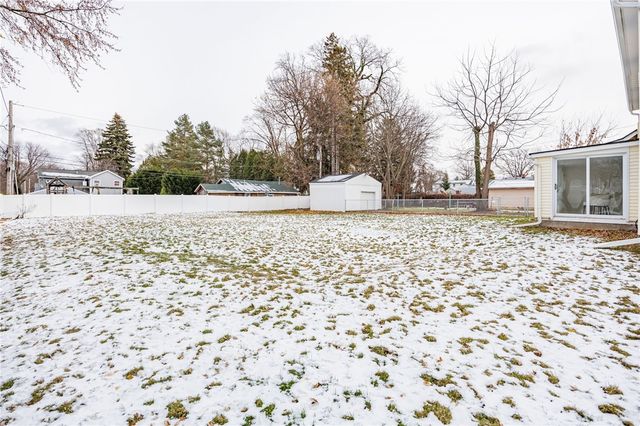 40 Montcalm Drive, Irondequoit, NY 14617