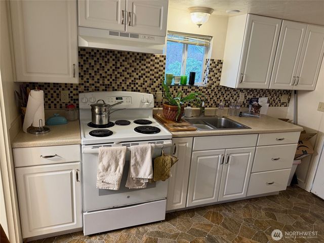 1275 Northlake Way NW, Bremerton, WA 98312
