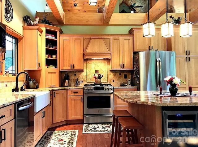 811 Hemlock Drive, Newland, NC 28657