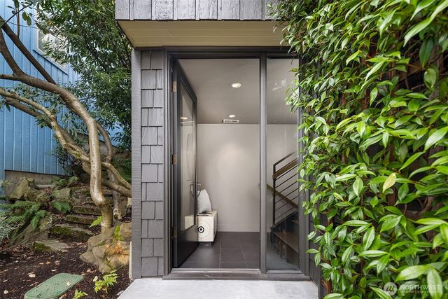 7733 58th Avenue NE, Seattle, WA 98115