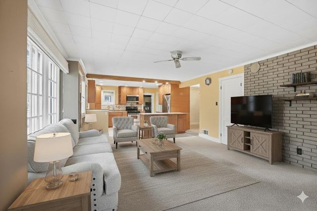 W203S11090 Point Denoon ROAD, Muskego, WI 53150