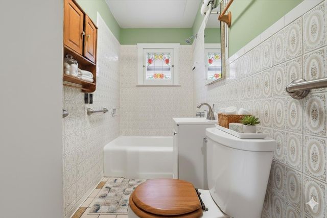 W203S11090 Point Denoon ROAD, Muskego, WI 53150