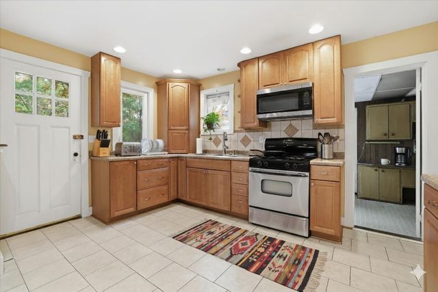 W203S11090 Point Denoon ROAD, Muskego, WI 53150