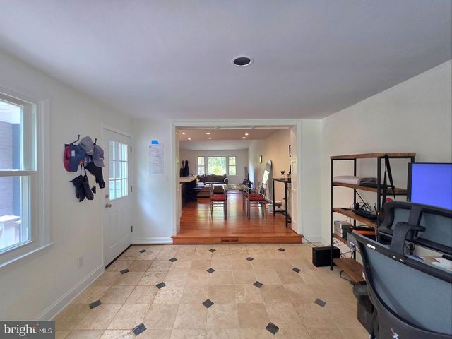 8300 BEECH TREE RD, Bethesda, MD 20817