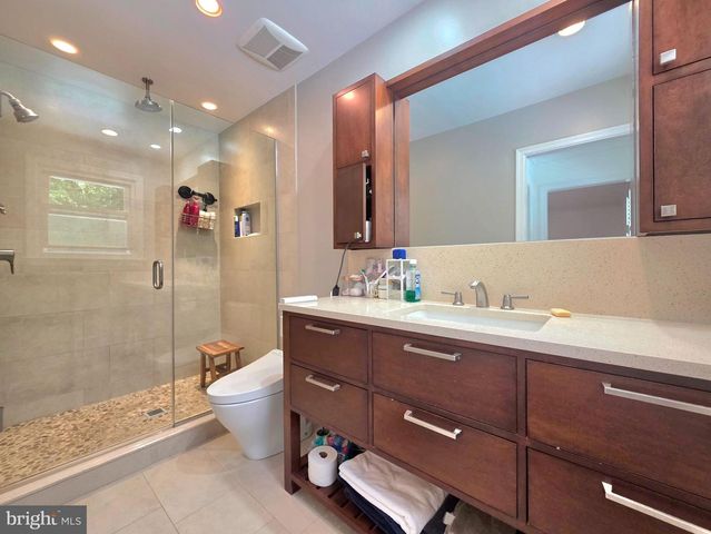 8300 BEECH TREE RD, Bethesda, MD 20817