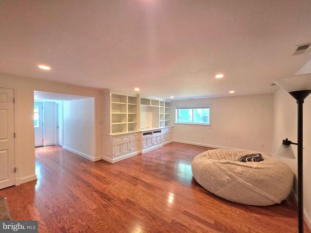 8300 BEECH TREE RD, Bethesda, MD 20817