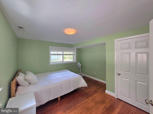 8300 BEECH TREE RD, Bethesda, MD 20817