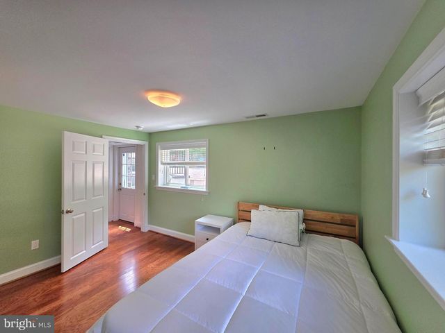 8300 BEECH TREE RD, Bethesda, MD 20817