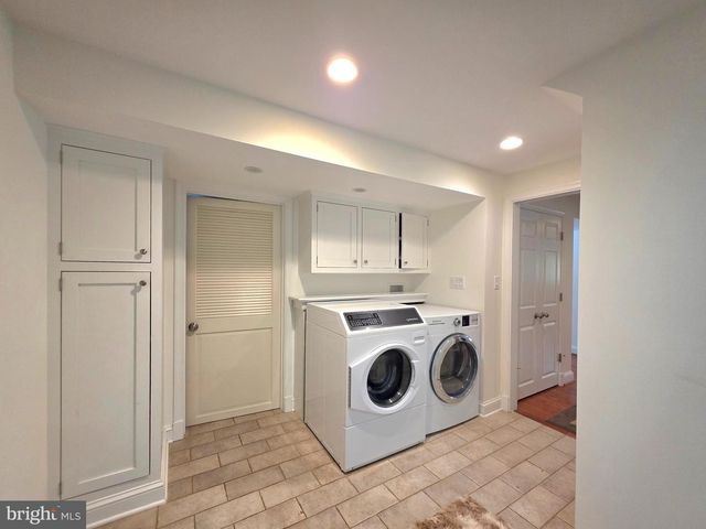 8300 BEECH TREE RD, Bethesda, MD 20817