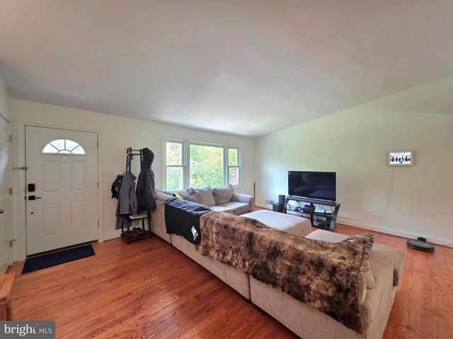 8300 BEECH TREE RD, Bethesda, MD 20817