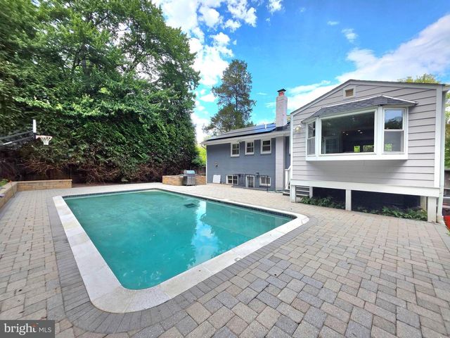 8300 BEECH TREE RD, Bethesda, MD 20817