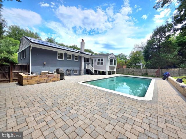 8300 BEECH TREE RD, Bethesda, MD 20817