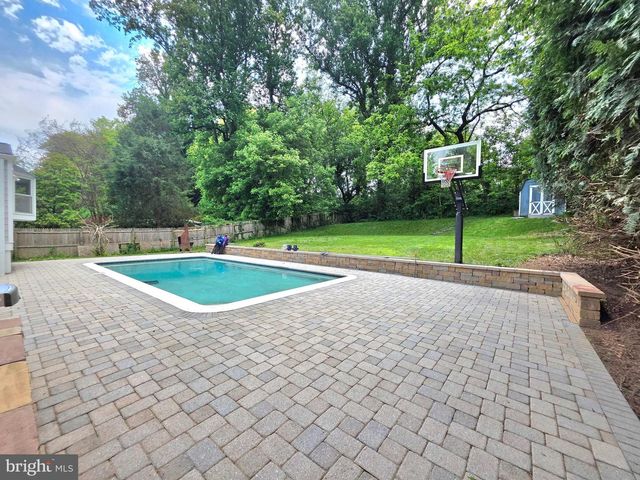 8300 BEECH TREE RD, Bethesda, MD 20817