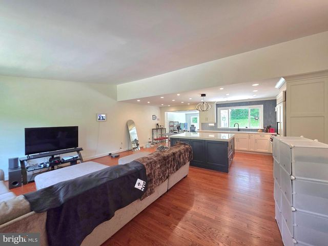 8300 BEECH TREE RD, Bethesda, MD 20817