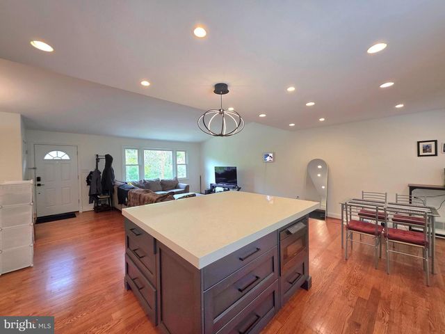 8300 BEECH TREE RD, Bethesda, MD 20817