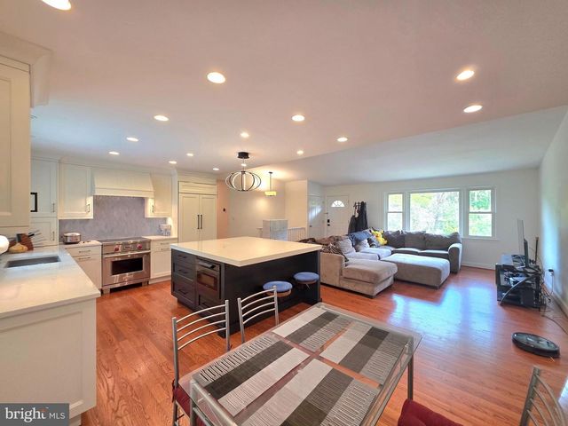 8300 BEECH TREE RD, Bethesda, MD 20817