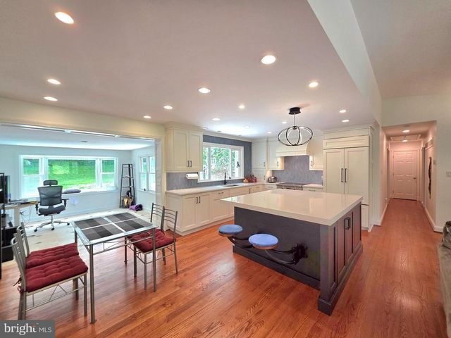 8300 BEECH TREE RD, Bethesda, MD 20817