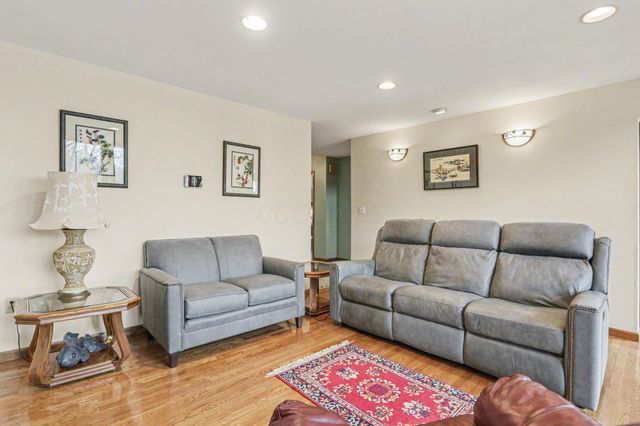 F-3 Ute Court, Hide A Way Hills, OH 43107