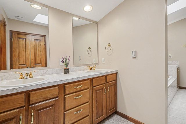 F-3 Ute Court, Hide A Way Hills, OH 43107