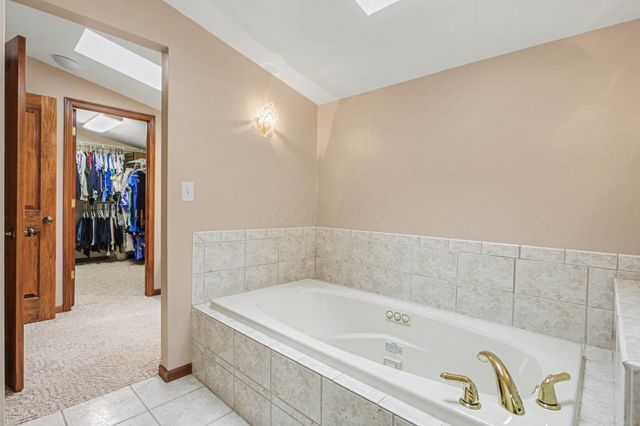 F-3 Ute Court, Hide A Way Hills, OH 43107