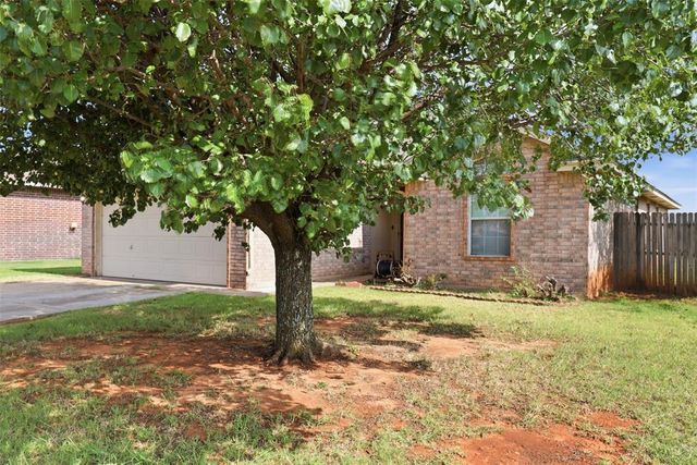 10329 Aberdeen Drive, Yukon, OK 73099