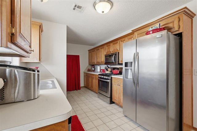 10329 Aberdeen Drive, Yukon, OK 73099