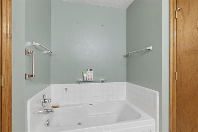 10329 Aberdeen Drive, Yukon, OK 73099
