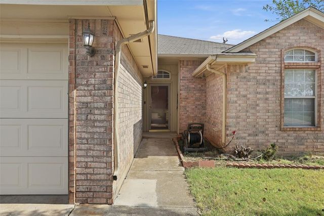 10329 Aberdeen Drive, Yukon, OK 73099