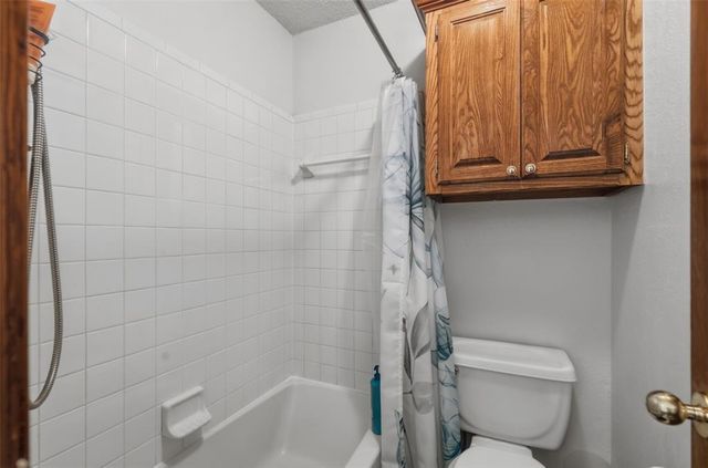 10329 Aberdeen Drive, Yukon, OK 73099