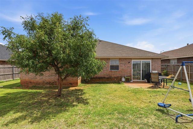 10329 Aberdeen Drive, Yukon, OK 73099