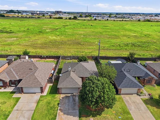 10329 Aberdeen Drive, Yukon, OK 73099