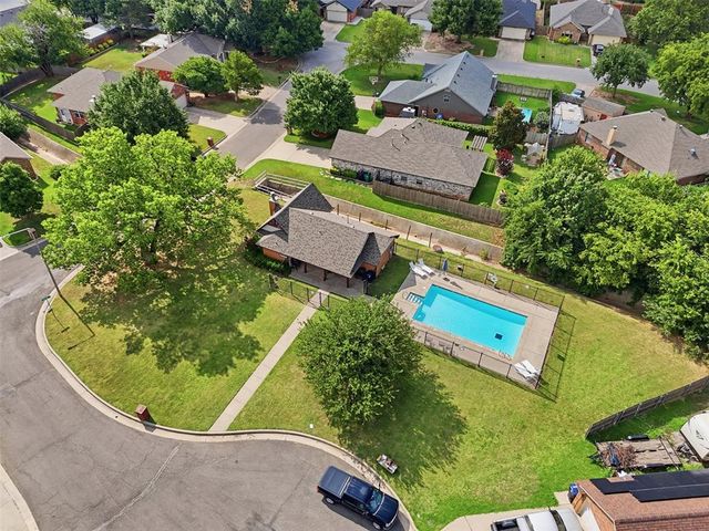 10329 Aberdeen Drive, Yukon, OK 73099